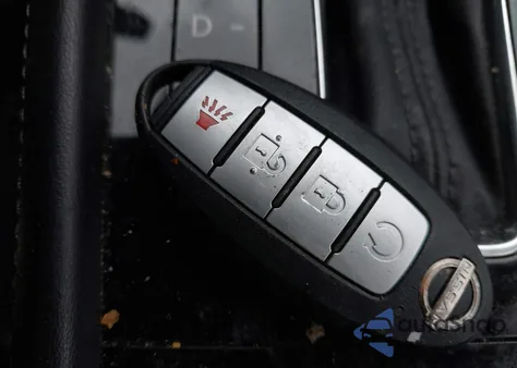 2022 Nissan Kicks Sr Xtronic Cvt из США, поврежденный, VIN 3N1CP5DV4NL516354